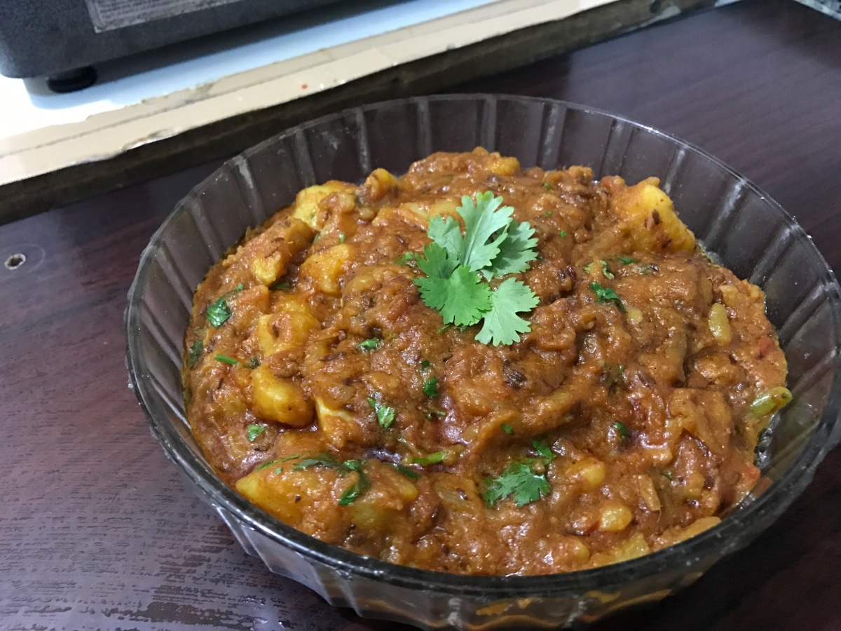 Aloo ki sabzi / potato curry